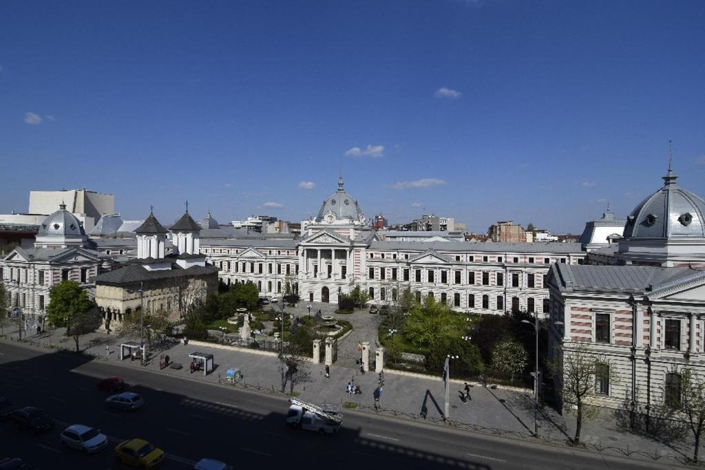 University Square - View Of City Букурещ Екстериор снимка